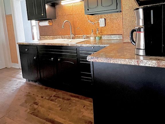 3rd image of 1426 Saint Clair Ave