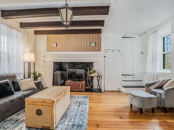 5th image of 30 Asbury-Broadway  Road