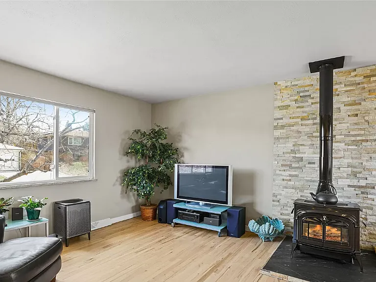 4555 Brookfield Dr — Photo 15