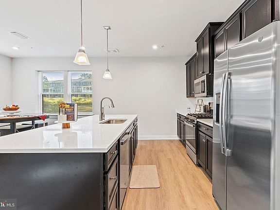 4th image of 10411 Resort Rd #W