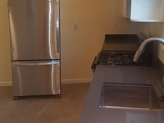 5th image of 37 W Portal Ave