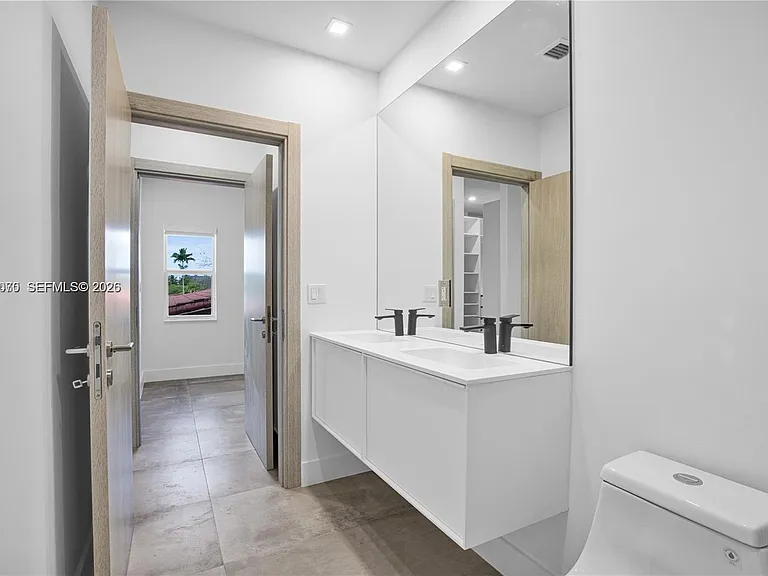 3431 SW 16th Ter #1 — Photo 14