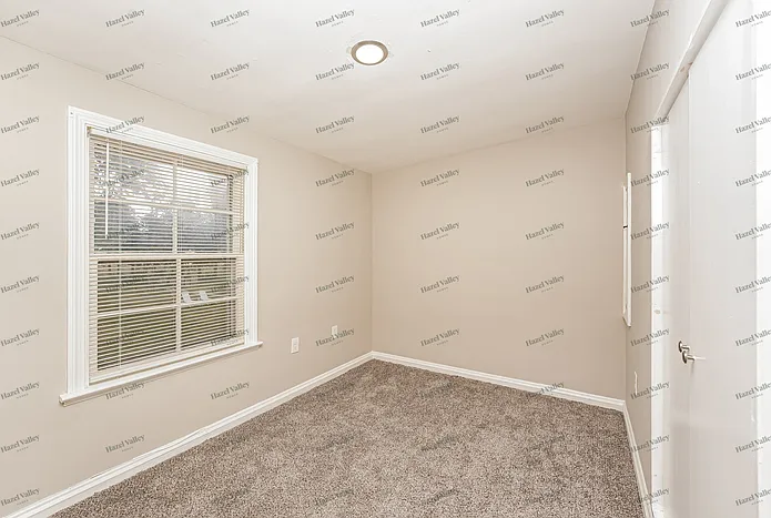1585 Sheffield Rd — Photo 8