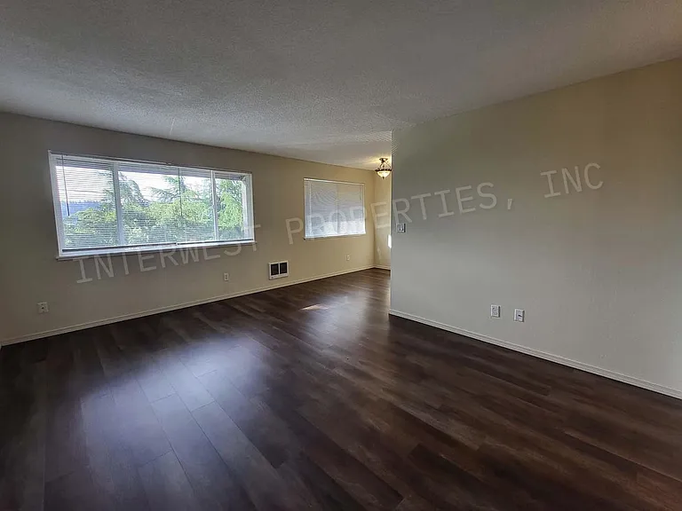 4700 Falls View Ave — Photo 35