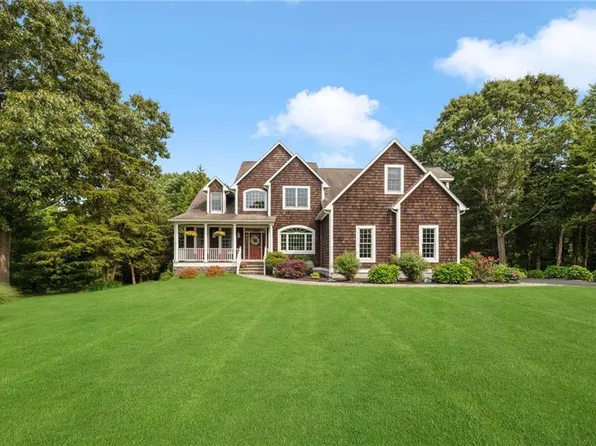 90 Lindsay Ln, North Kingstown, RI 02852