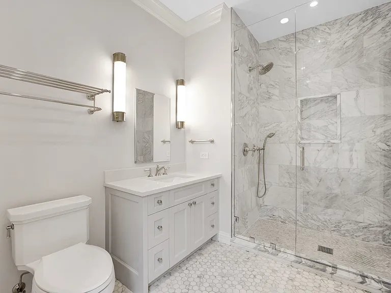 105 W Chestnut St #105 — Photo 14