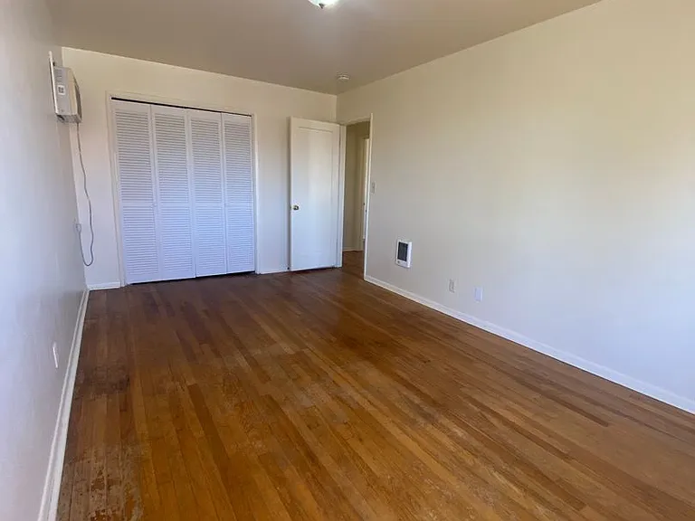 300 W 4th St — Photo 15