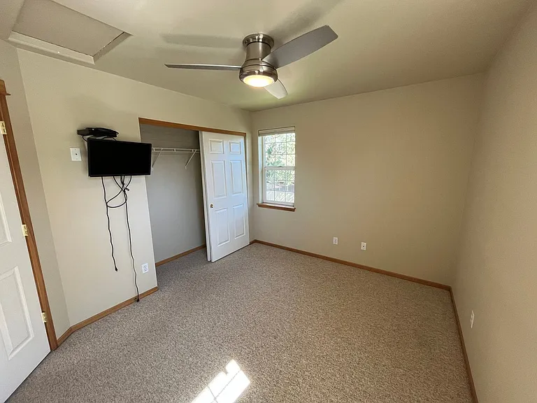 588 SE Roosevelt Ave — Photo 9