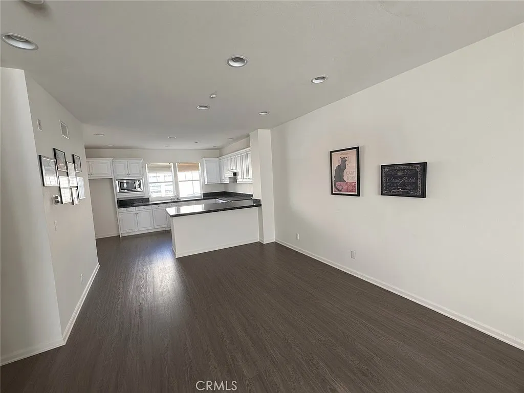 3 bed, 1950 sqft, $4,500 — Photo 4