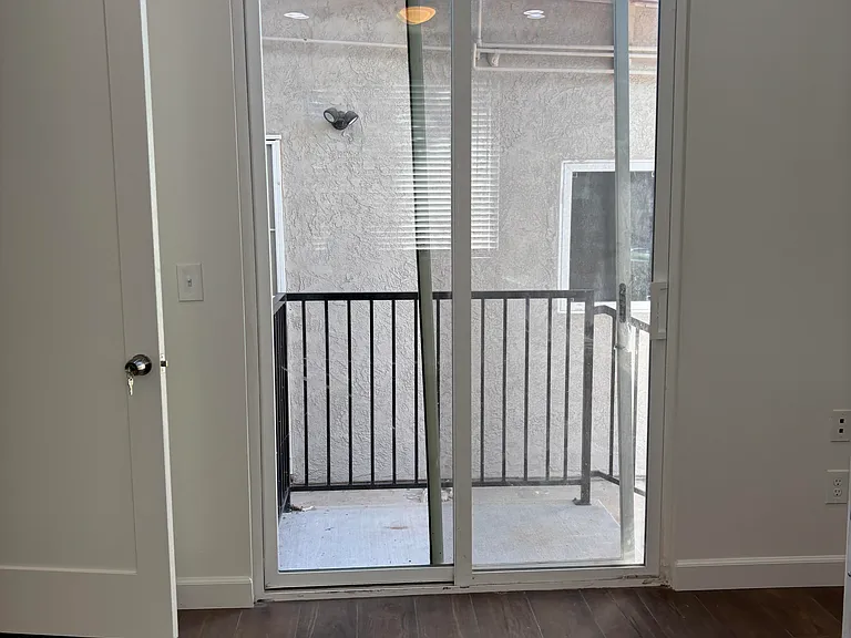 5263 Pirotte Dr — Photo 7