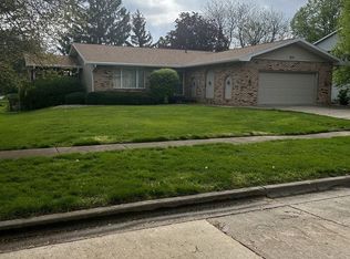 1213 Nicki Dr, Bloomington, IL