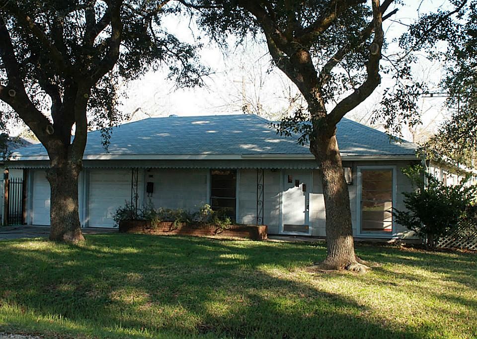 1st image of 233 Sycamore Dr