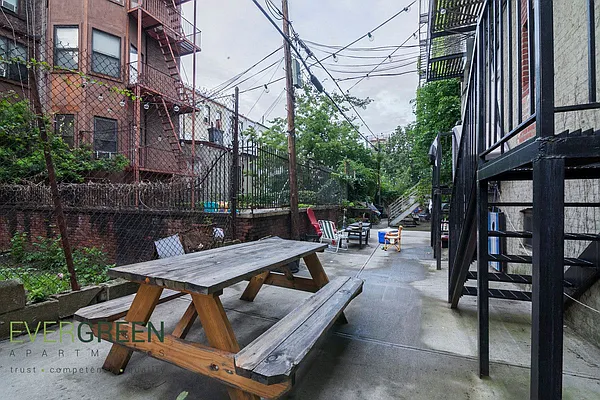 Rented by Evergreen Apartments BK | media 28