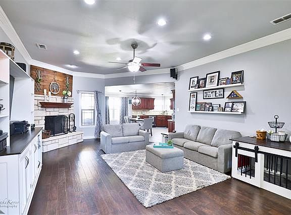 3rd image of 825 Great Waters Dr