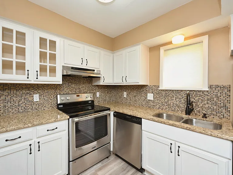 215 Summit Ridge Dr — Photo 16