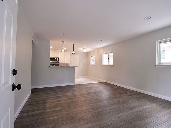 5th image of 28135 Everett St