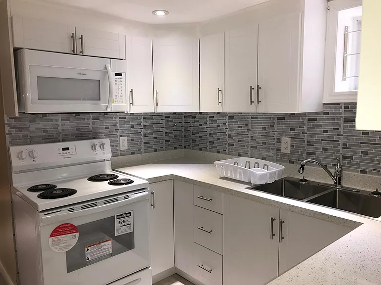 Yorkview Dr — Photo 6
