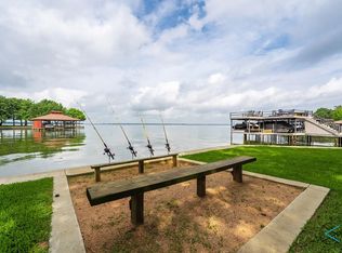 108 Hickory Tree Rd, Mabank, TX 75156