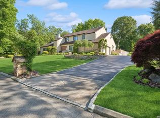 46 Caleb Brewster Rd, East Setauket, NY 11733