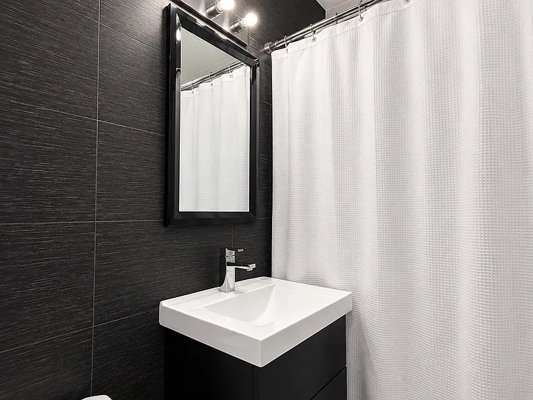 94 Meserole St #1A — Photo 5
