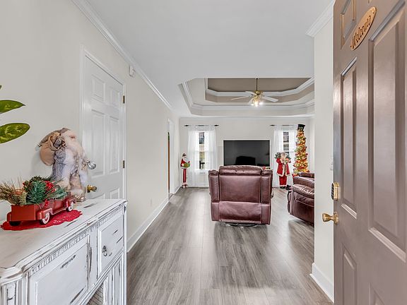 4th image of 612 Cumberland Dr