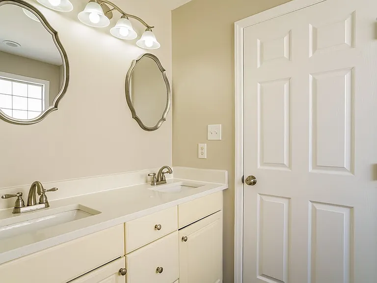 8039 Marsh Hollow Dr — Photo 11