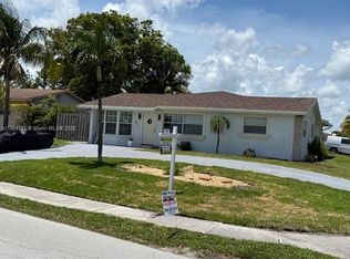 671 SW 14th St, Deerfield Beach, FL 33441