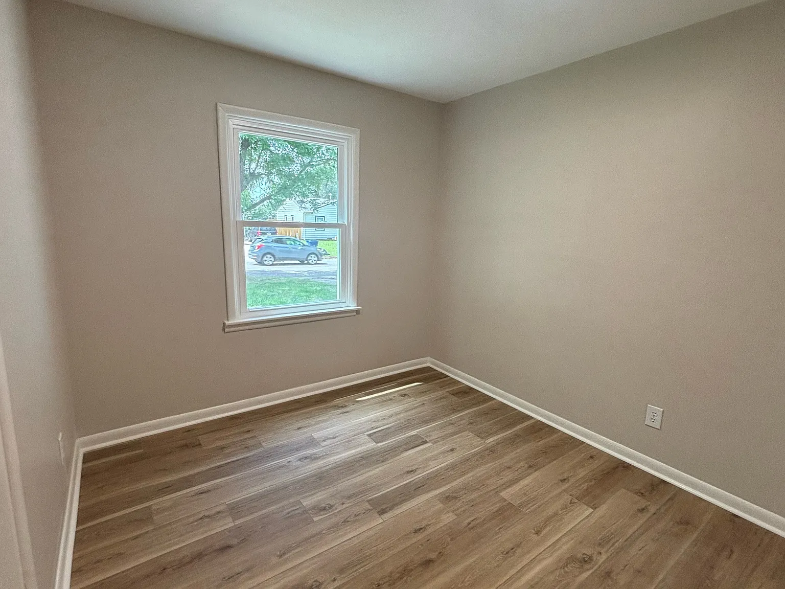1326 Crowley Street East - 1 — Photo 3