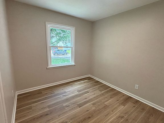 3rd image of 1326 E Crowley St