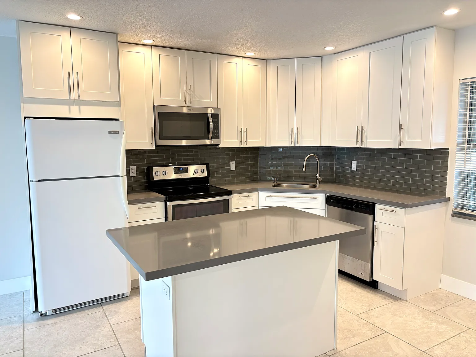 2 bed, 1217 sqft, $2,100 — Photo 4
