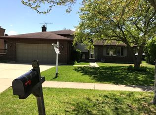 77 Siems Cir, Roselle, IL 60172