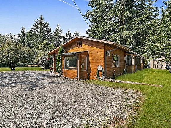 3rd image of 1126 Point Fosdick Dr NW