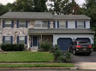 13 Longwood Dr, Sicklerville, NJ 08081