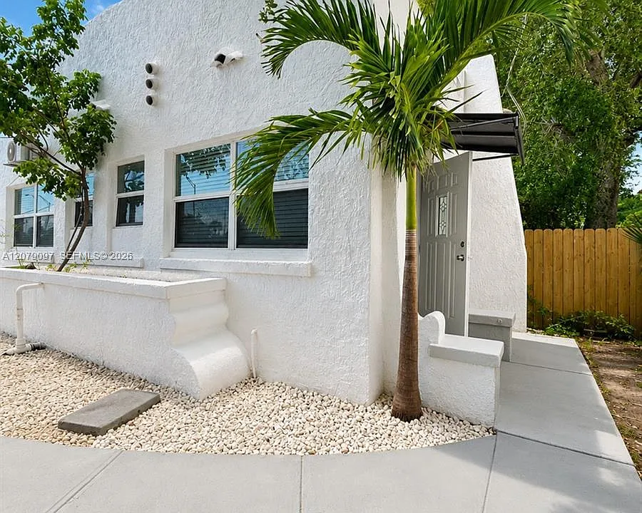 12906 NE 6th Ave #2