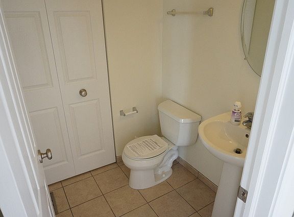 5th image of 3040 Manchester Dr