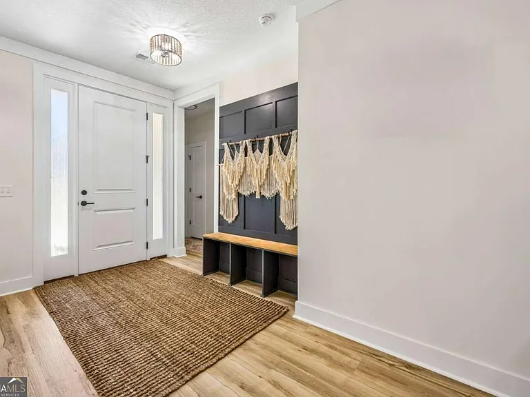 100 Carrington Way — Photo 5