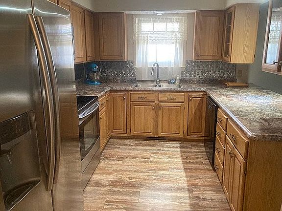 Kitchen: Appliances Convey