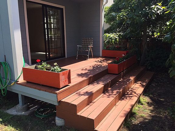 Lbackyard lower level deck