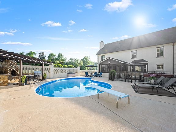 3rd image of 2520 Shannon Dr