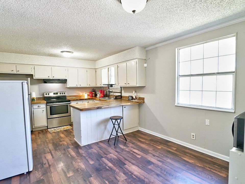 2nd image of 200 Manatee Ct