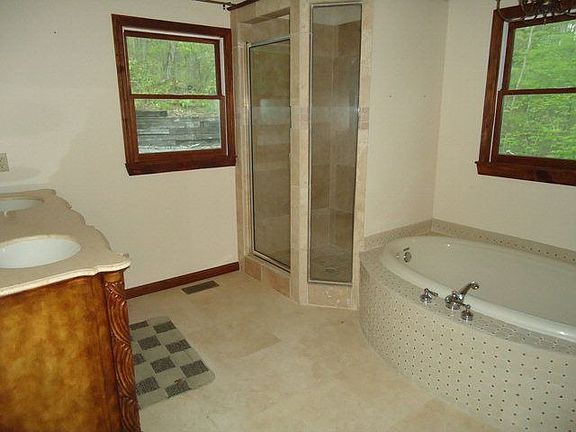 5th image of 1100 Claire Ln
