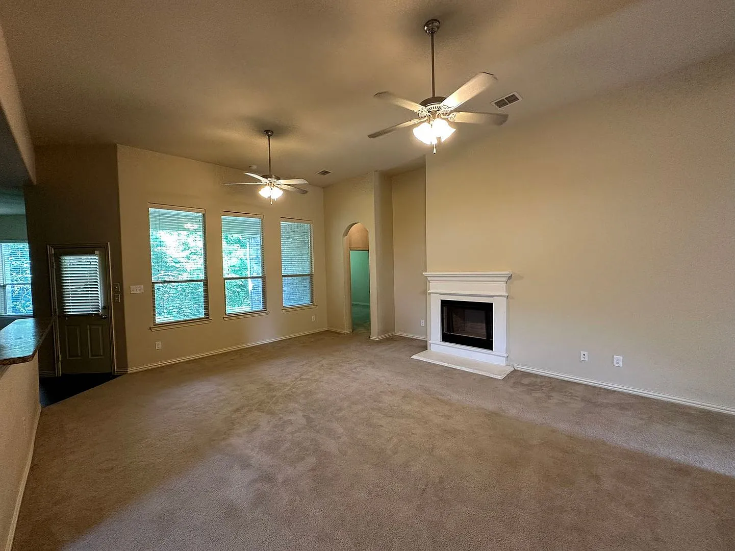 4 beds 2 baths Forest Hill home — Photo 3