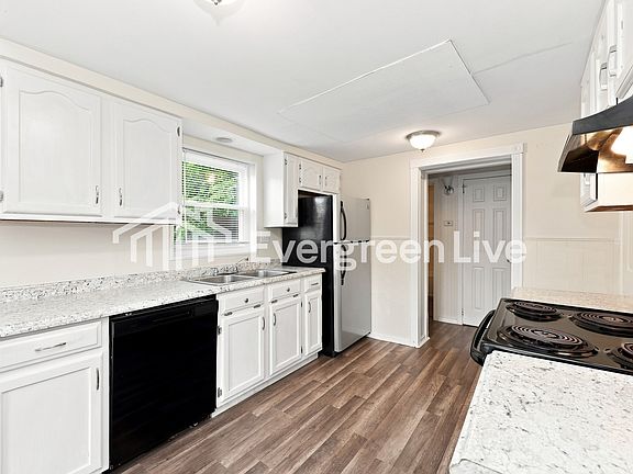 3rd image of 13 Pine Hill Dr