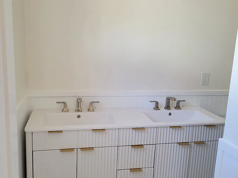 401 N Claremont St #FRONT — Photo 4