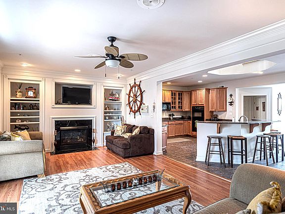 4th image of 57 Island Edge Dr #Lus