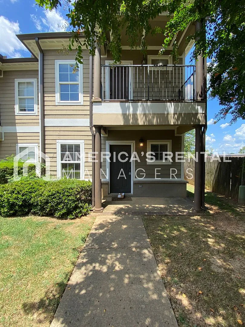 Move In Special - Townhome For Rent In Tuscaloosa!! - Sign A Lease By 9/15 To Receive 1 Free Mont... — Photo 1