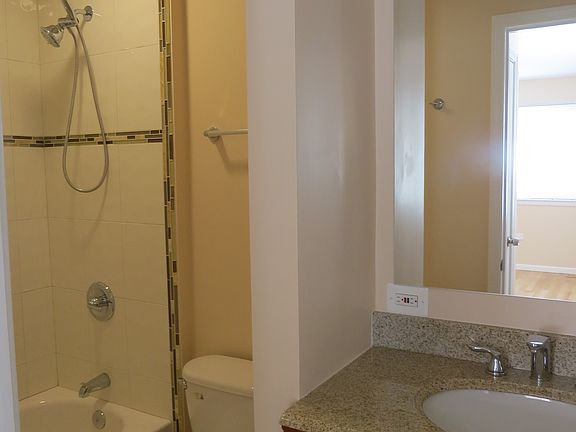 4th image of 1420 Shermer Rd APT J