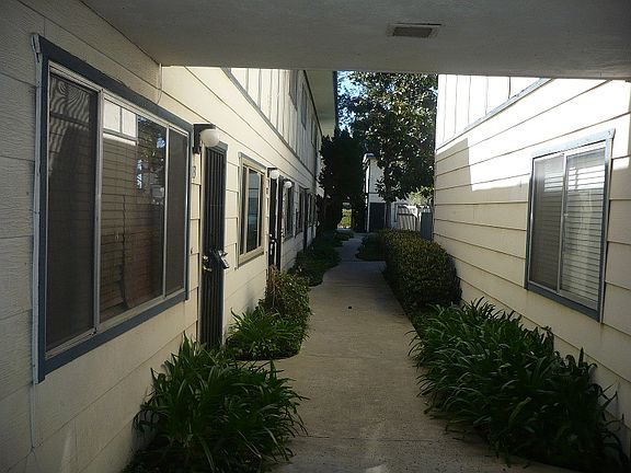 3rd image of 4231 Lowell St Unit 13