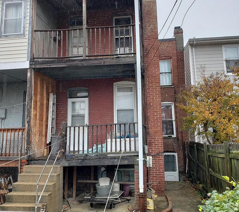 2nd image of 916 12th St NE