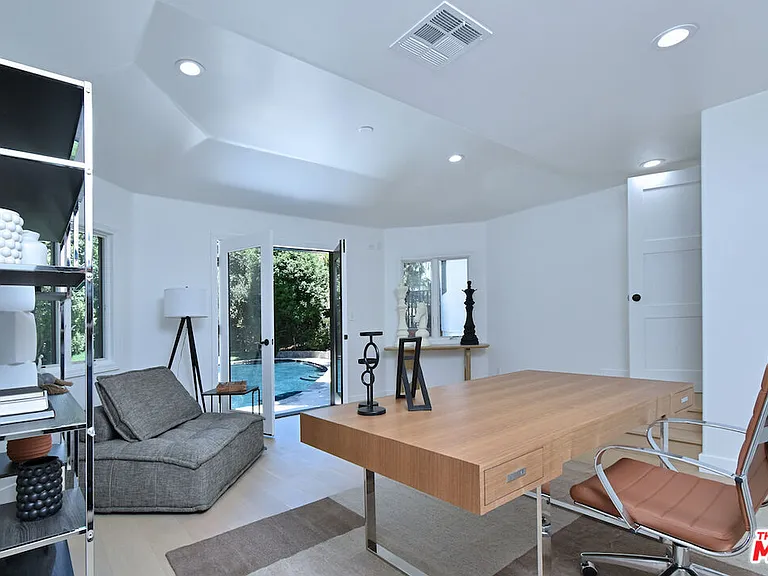 19061 Wells Dr — Photo 41